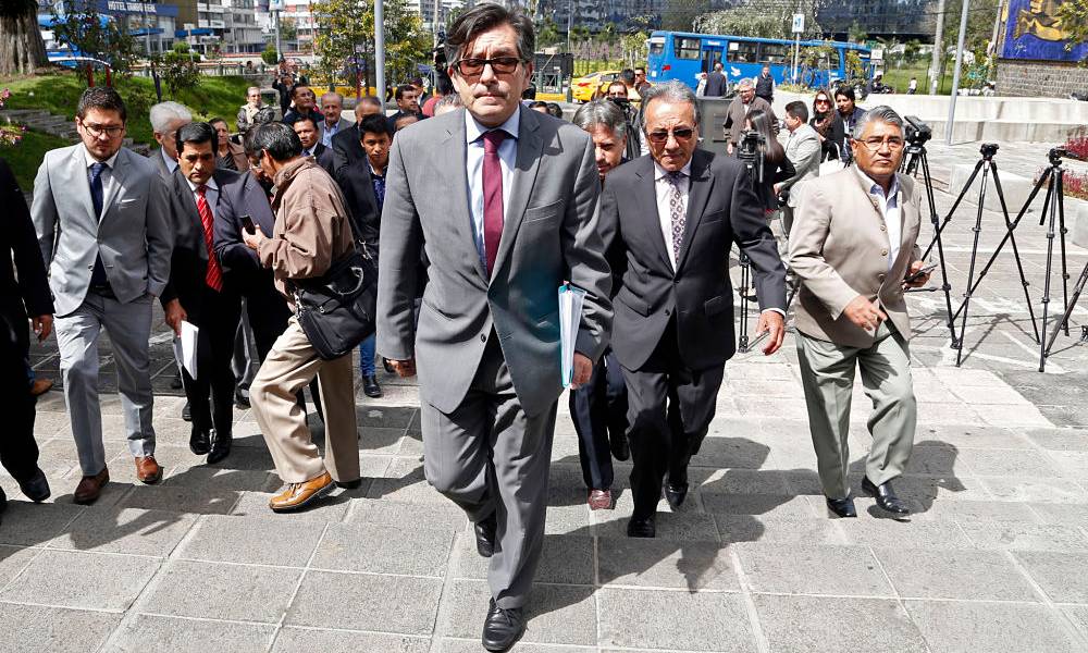 César Montúfar denuncia a Rafael Correa por supuesta delincuencia organizada