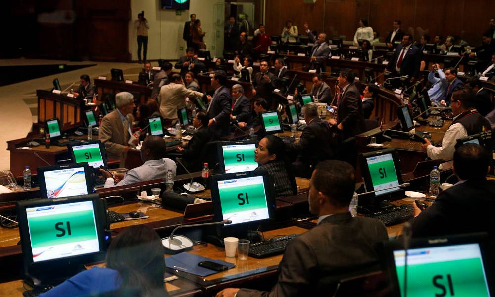 Asamblea Nacional censura y destituye a Carlos Baca Mancheno en juicio político