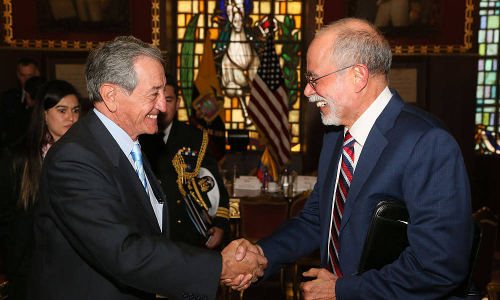 Subsecretario estadounidense visita base ecuatoriana