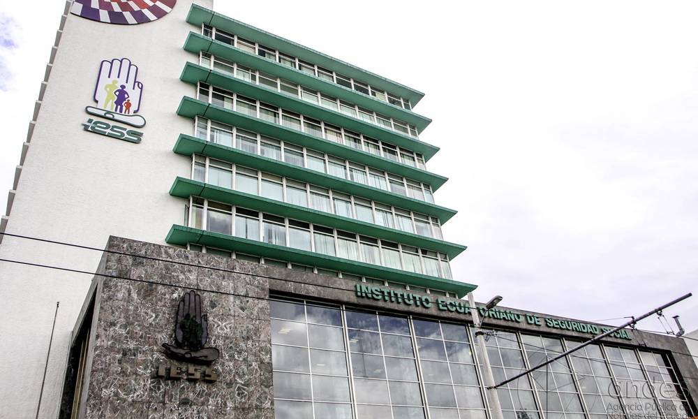 Capturan a estafadores que ofrecían puestos en el IESS