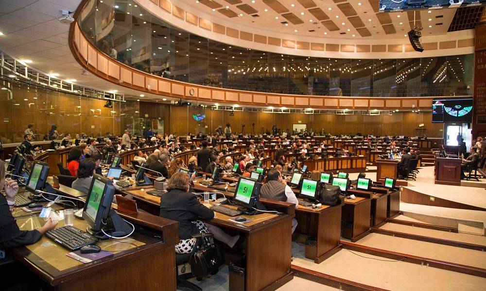 Analizan en Asamblea posible destitución de 2 legisladores