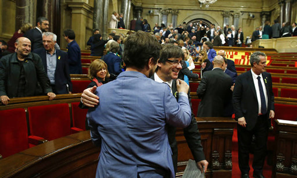 Senado español y comunidad internacional no reconocen independencia de Cataluña
