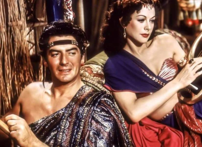 La película de 1949 fue protagonizada por Hedy Lamarr en el papel de Dalila y Victor Mature en el de Sansón