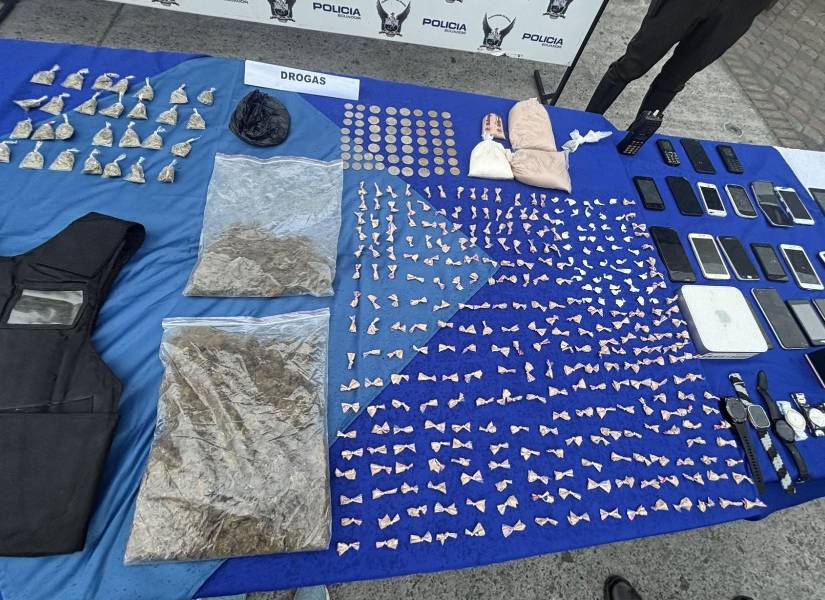 Objetos incautados durante allanamientos.