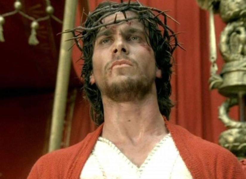 Christian Bale le dio vida a Jesús en el film María, madre de Jesús de 1999