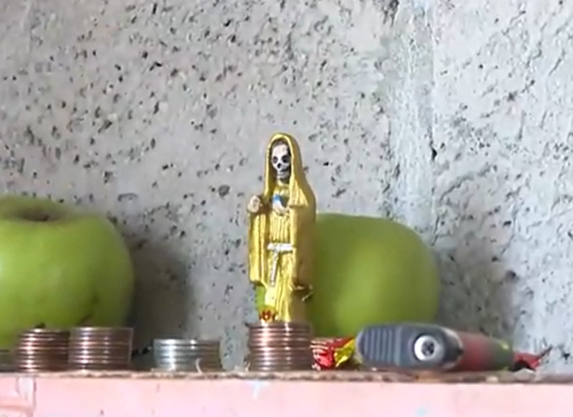 En la supuesta clínica de rehabilitación en Villa Bonita se halló un altar a la Santa Muerte.