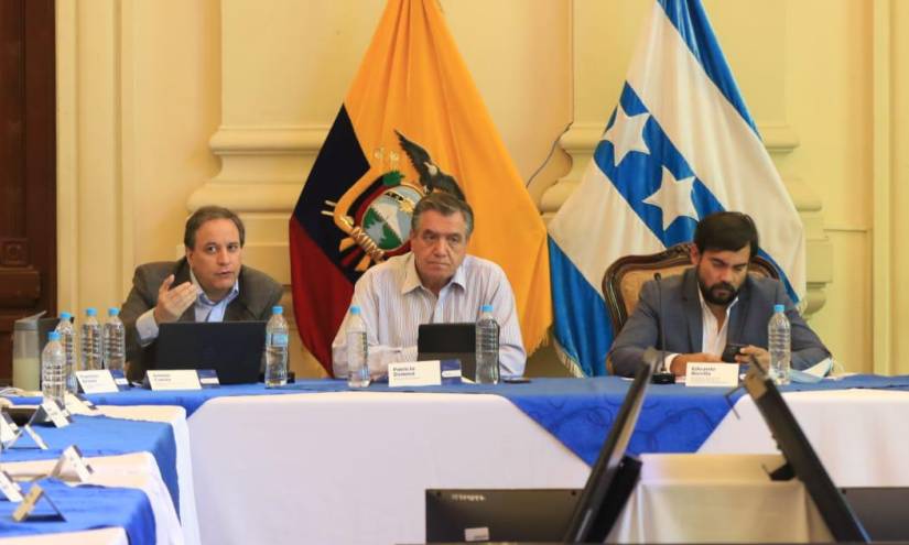 Ministros socializaron en Guayaquil las propuestas del proyecto de Ley de Creación de Oportunidades