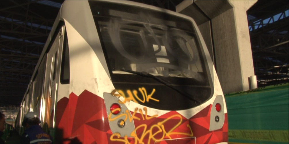 Dictan prohibición de salida del país a los que vandalizaron tren del metro de Quito