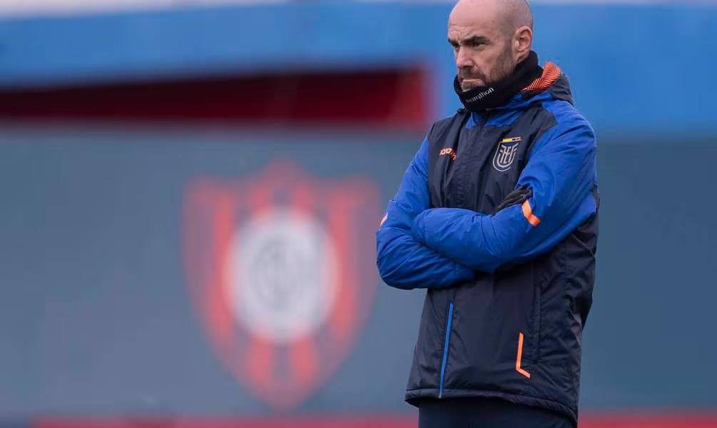 Jugadores de Ecuador defienden al seleccionador Félix Sánchez y piden paciencia a hinchas