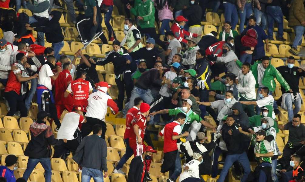 La violencia marca el regreso de los aficionados al estadio de Bogotá