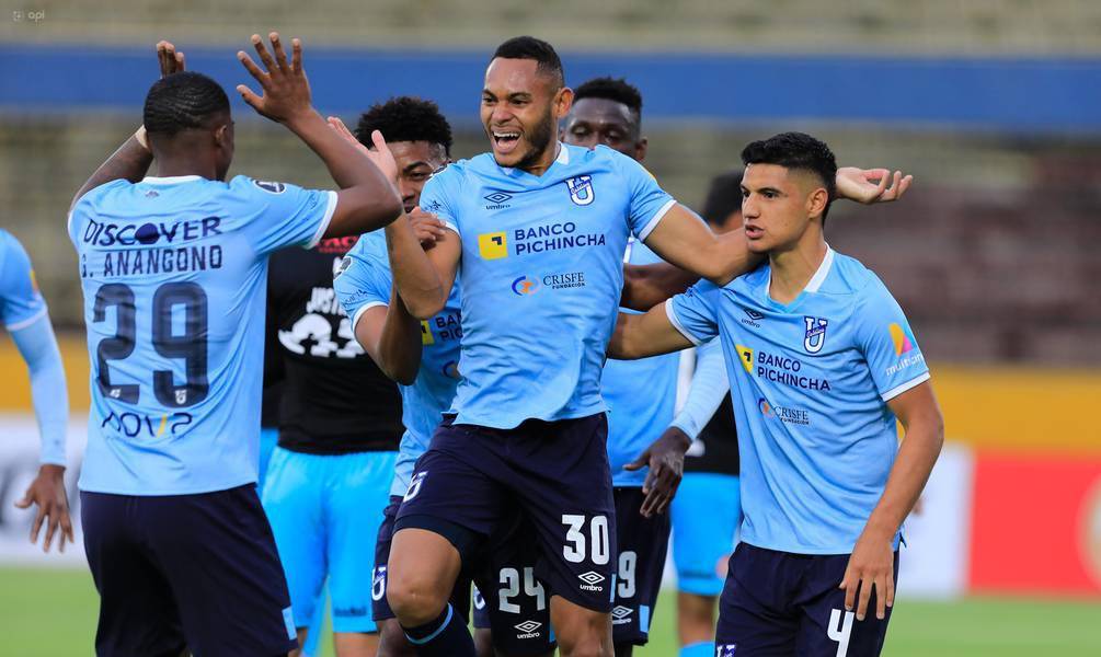 La Universidad Católica golea a un agonizante 9 de Octubre que se acerca a la Serie B