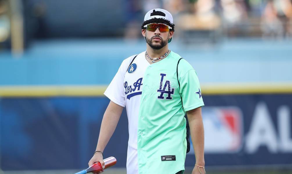 Bad Bunny se 'roba' las miradas en el juego de celebridades del All-Star Game de la MLB