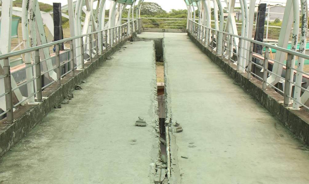 Habitantes de Chongón piden arreglo del paso peatonal