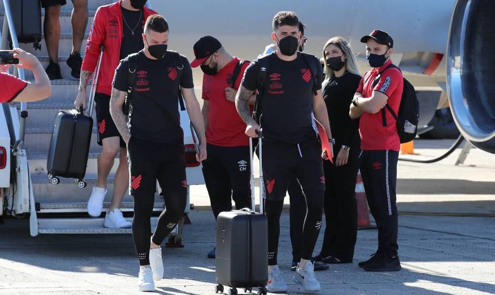 Atlético Paranaense ya viajó a Guayaquil por la Copa Libertadores