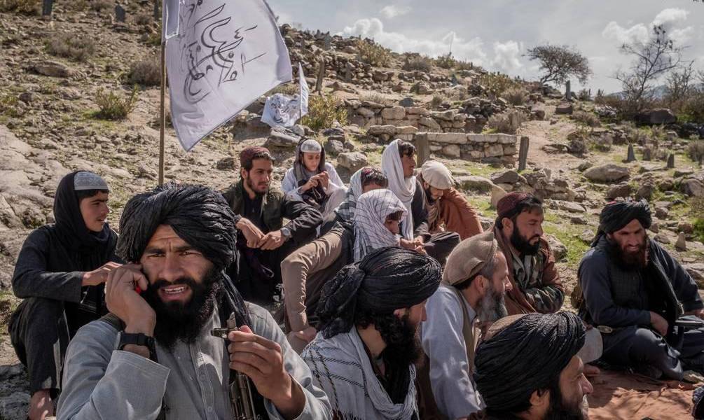 Los talibanes intentan negociar una rendición en el último bastión opositor