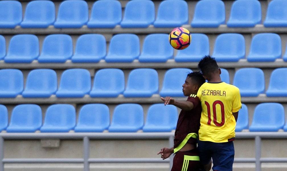 Ecuador golea a El Salvador con triplete de Jordan Rezabala