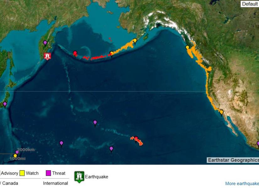 Imagen cedida por el Servicio Meteorológico Nacional (NOAA) de los Estados Unidos y su Sistema de Alerta de Tsunamis que muestra el punto origen del terremoto de magnitud 8,8 este martes, en la península rusa de Kamchatka (Rusia) y las posibles áreas de impacto de tsunami. Un terremoto de magnitud 8,8 frente a las costas del sur de la península rusa de Kamchatka desató alertas de tsunami en varios países bañados por el océano Pacífico, entre ellos Japón y los territorios estadounidenses de Hawái y Alaska.
