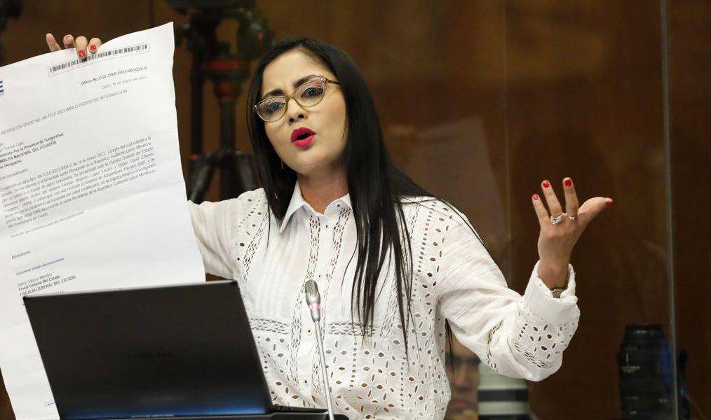 Juicio político a Lasso: Viviana Veloz dice que al presidente le convenía la muerte de Rubén Cherres