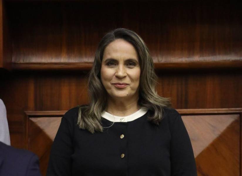 Alexandra Villacís durante su posesión en el Parlamento