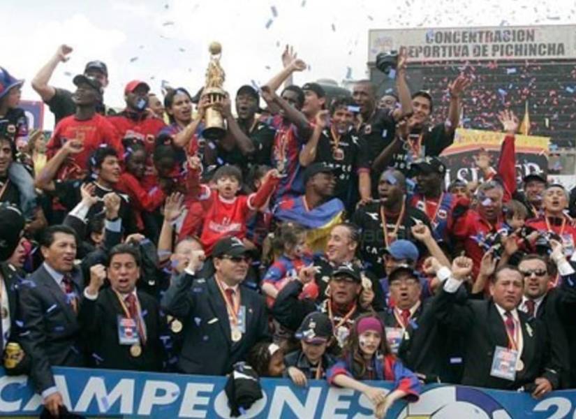 Deportivo Quito celebrando el título de campeón en 2008.