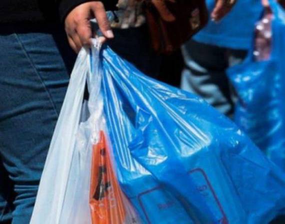 Desde 2020, en Ecuador se exige la incorporación del 50% de material reciclado en las fundas plásticas.