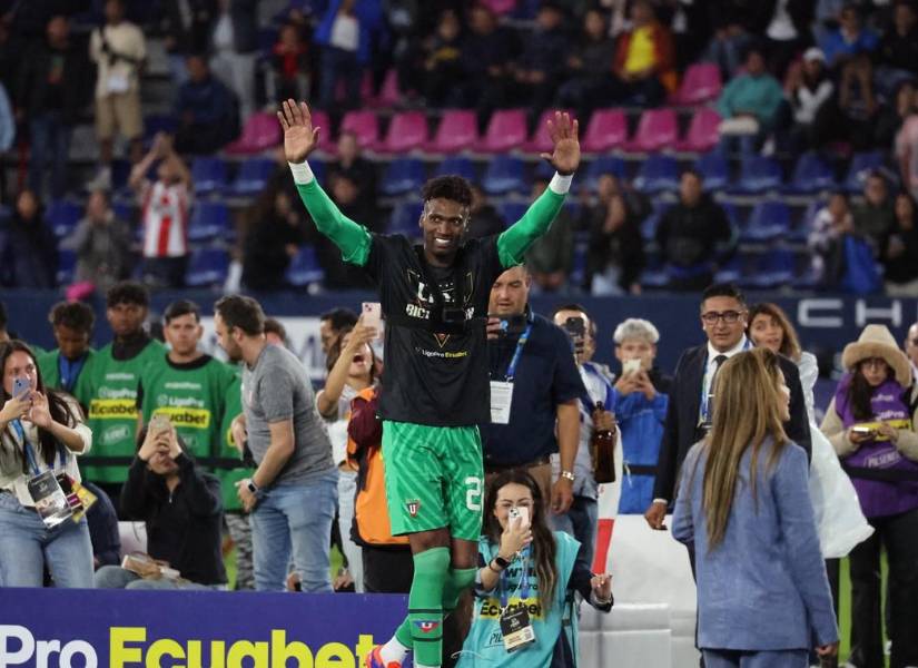 Archivo Alexander Domínguez campeón.