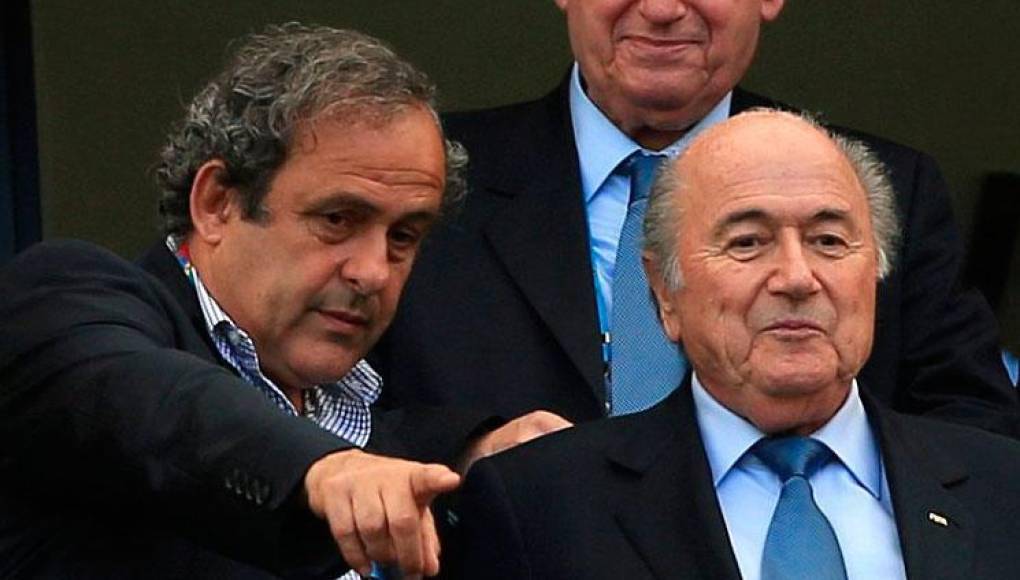 Fiscalía de suiza pide 20 meses de prisión para Blatter y Platini por fraude