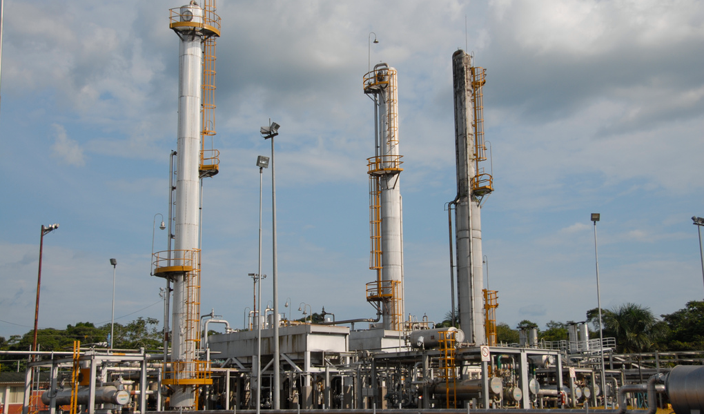 Refinería de Esmeraldas, la mayor de Ecuador, opera entre el 87 y el 100 % de su capacidad