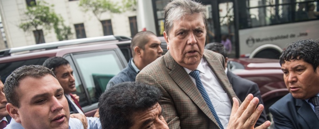 Expresidente de Perú se disparó durante un operativo