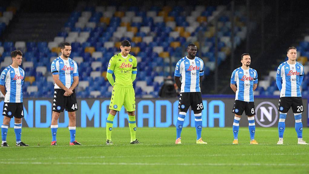 El Nápoles, líder; Mourinho pierde el derbi y el Juventus vence sin convencer