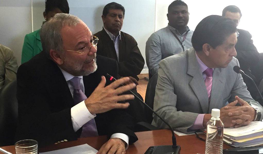 Exministro Carlos Pareja habría recibido $ 1 millón por sobornos, denuncia el gobierno