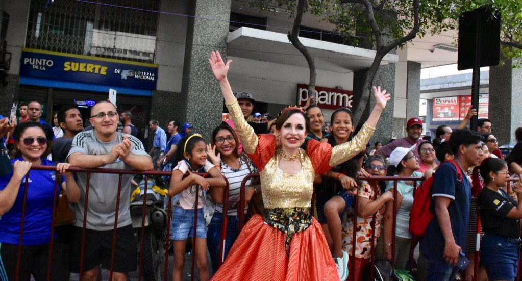Guayaquil es mi Destino en Carnaval, un desfile lleno de alegría y color