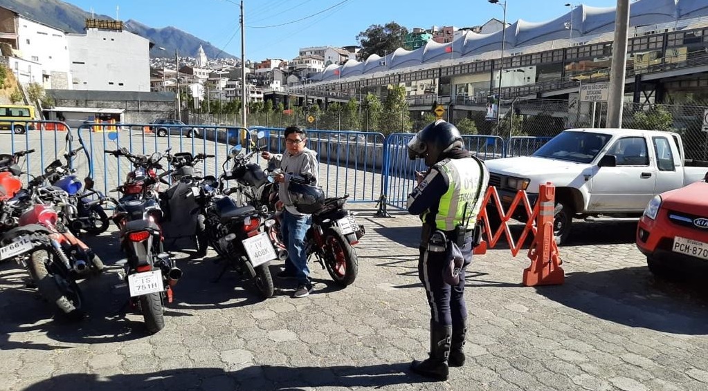 72 vehículos retenidos en Quito en 7 horas de &quot;Hoy no circula&quot;