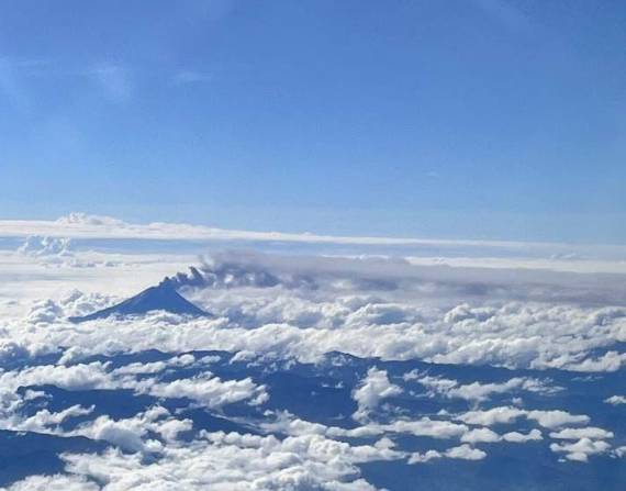 El volcán Sangay arrojó ceniza este lunes 7 de noviembre del 2022.