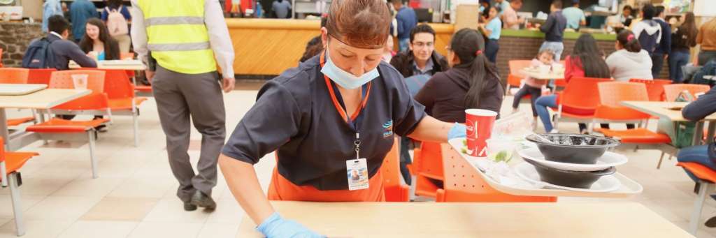 Advierten con clausurar centros comerciales por incumplir aforo permitido en Quito