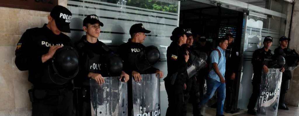 Los hermanos Vinicio y Fernando Alvarado rinden versión por lavado de activos