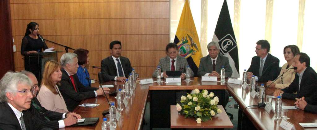 Contraloría anuncia notificación a varios funcionarios, entre ellos Rafael Correa, por manejo de deuda pública