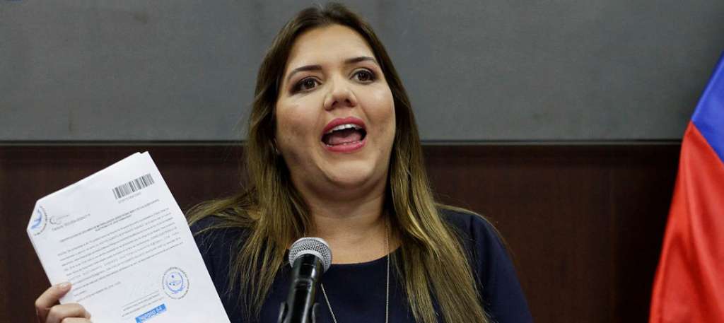 Romo: Ejecutivo no tiene que tomar una decisión sobre María Alejandra Vicuña