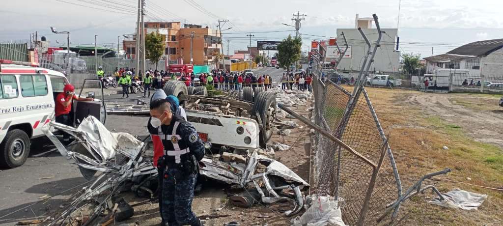 Cuatro fallecidos en accidente de tránsito en Ambato