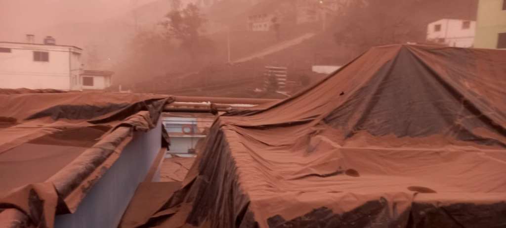 Caída de ceniza del volcán Sangay se extiende en 5 provincias