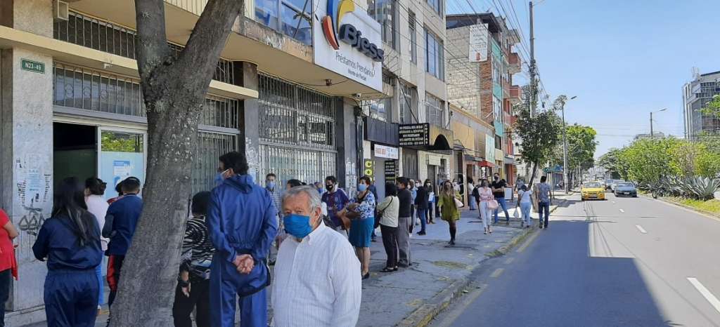 Reportan problemas en trámites del BIESS en Quito