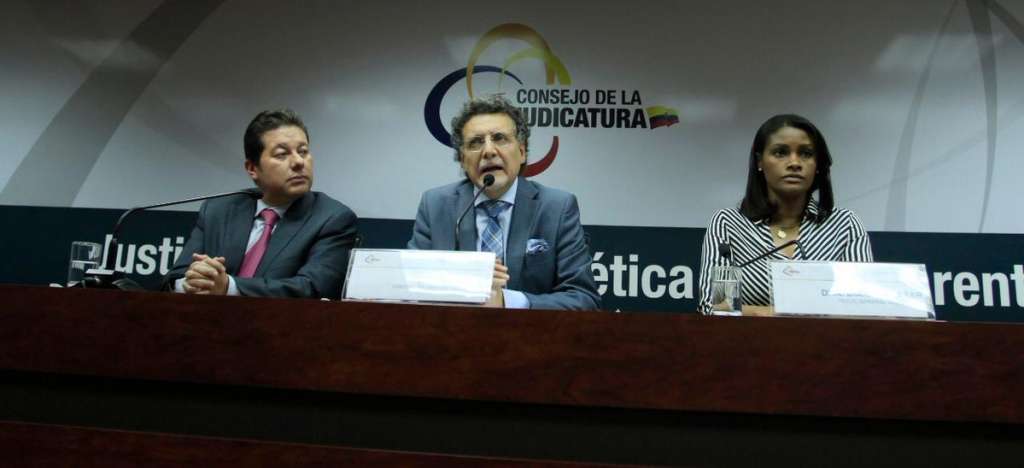 Piden destitución de jueces tras medidas a Mera