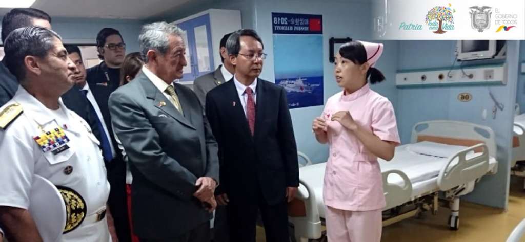 Buque hospital chino brinda atención médica en Ecuador