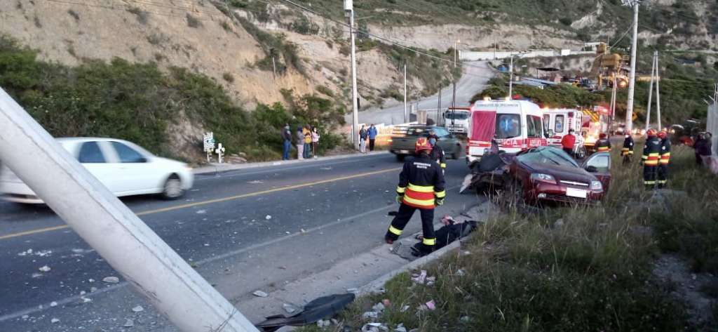 Quito: Un fallecido y dos heridos en violento accidente