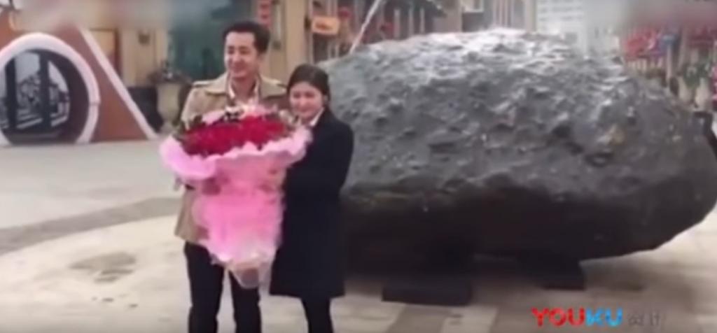 &#039;Romeo&#039; chino le regala a su novia &#039;meteorito&#039; de 33 toneladas