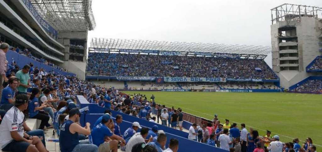 La hinchada de Emelec es la que más alienta en el fútbol ecuatoriano, afirma BBC
