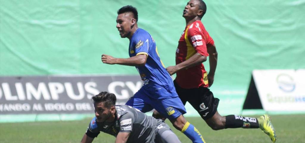 Universidad Católica oficializa la llegada de Bryan Oña