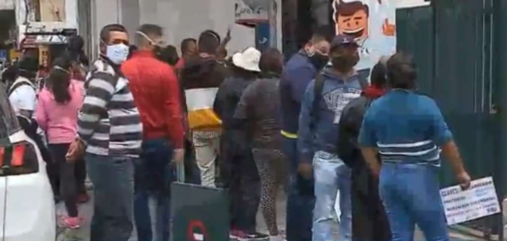 Usuarios del IESS se quejan por demoras en los turnos para atención al cliente