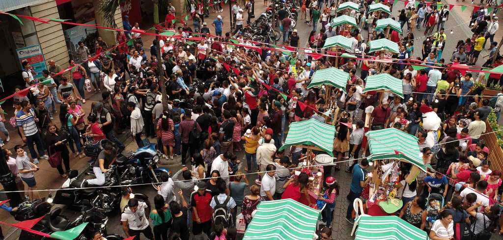 Guayaquileños redescubren la av. 9 de octubre