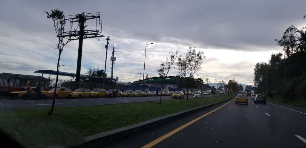 Gremio de taxistas suspende paralización en Quito